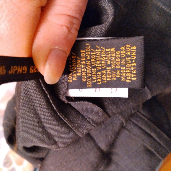 DONNA KARAN Tailored Gray Wool Blend Sheath Dress w/V-Neckline in Back, … - Picture 7 of 7